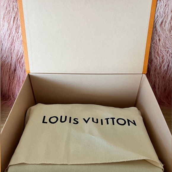 OnTheGo Tote Monogram Empreinte Giant PM *NEW* - Picture 3 of 6